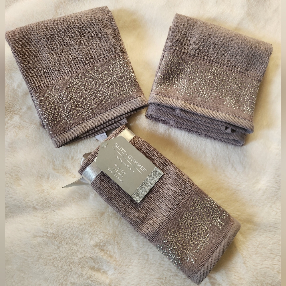 🆕️Glitz and Glam Snowflake Sparkle Towel Bundle